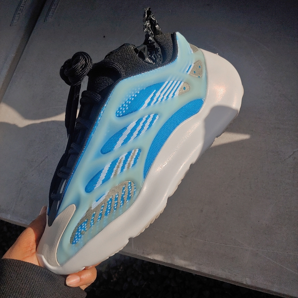 Yeezy boost 700
